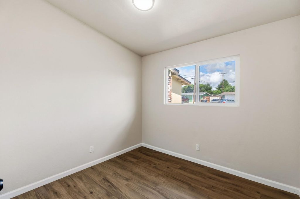 Image 17 of property listing at 1406 Bengston Avenue, Hanford, CA 93230