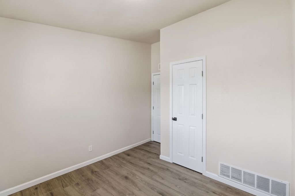 Image 18 of property listing at 1406 Bengston Avenue, Hanford, CA 93230