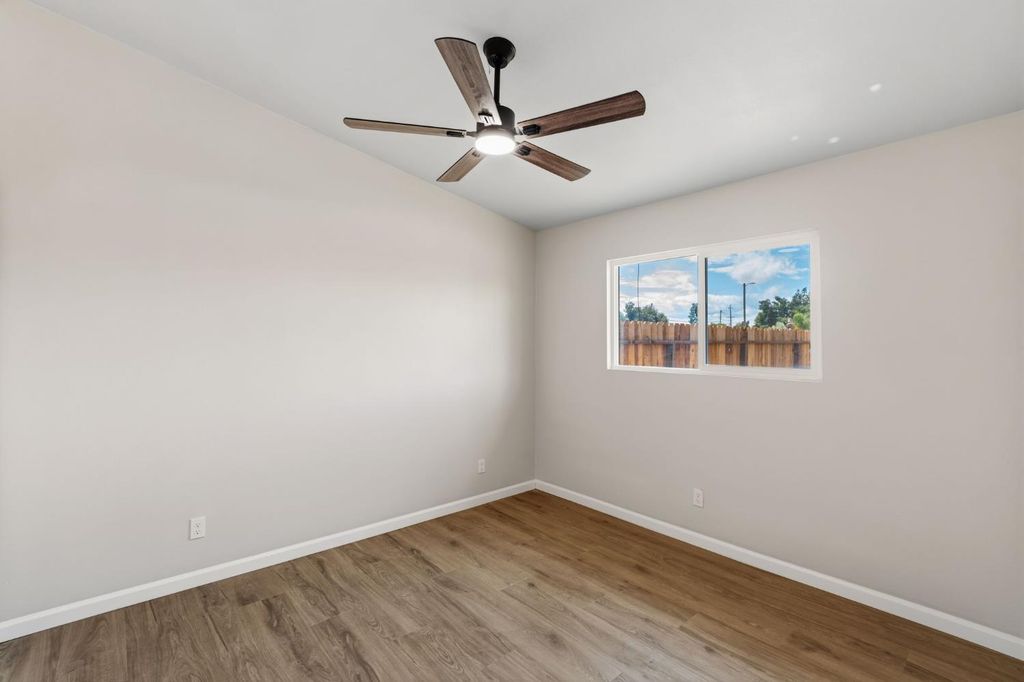 Image 20 of property listing at 1406 Bengston Avenue, Hanford, CA 93230