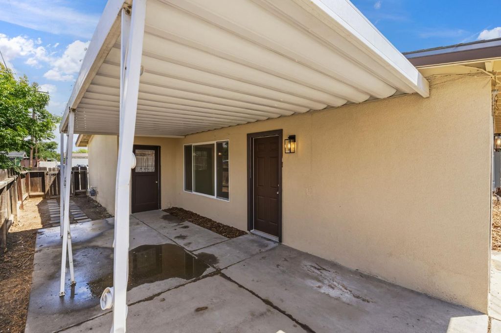 Image 23 of property listing at 1406 Bengston Avenue, Hanford, CA 93230