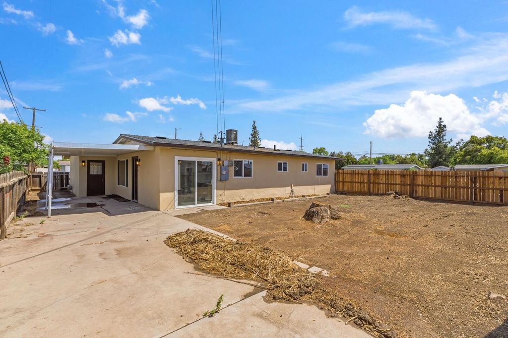 Image 25 of property listing at 1406 Bengston Avenue, Hanford, CA 93230