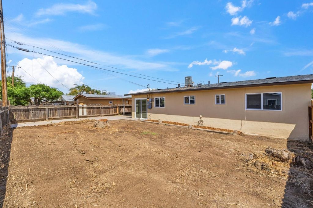 Image 26 of property listing at 1406 Bengston Avenue, Hanford, CA 93230