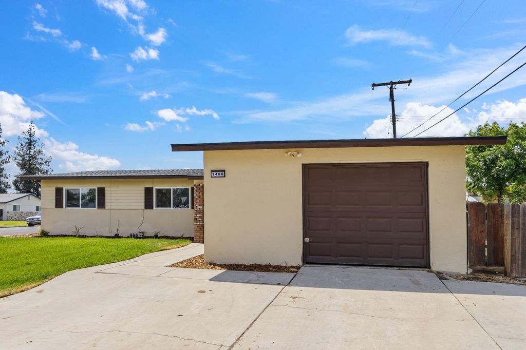 Image 3 of property listing at 1406 Bengston Avenue, Hanford, CA 93230