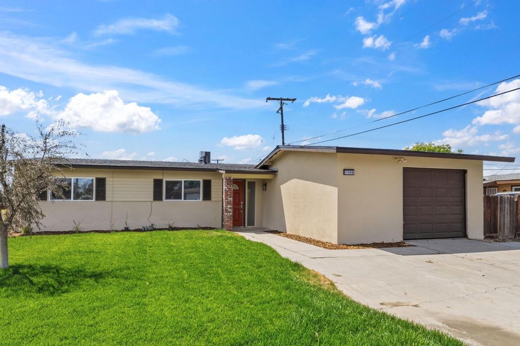 Image 4 of property listing at 1406 Bengston Avenue, Hanford, CA 93230