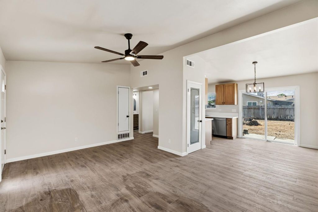 Image 6 of property listing at 1406 Bengston Avenue, Hanford, CA 93230