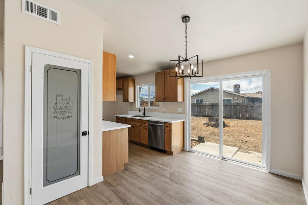Image 8 of property listing at 1406 Bengston Avenue, Hanford, CA 93230