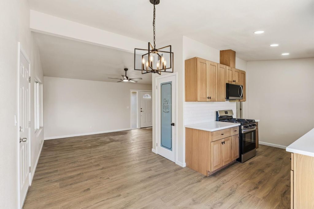 Image 9 of property listing at 1406 Bengston Avenue, Hanford, CA 93230