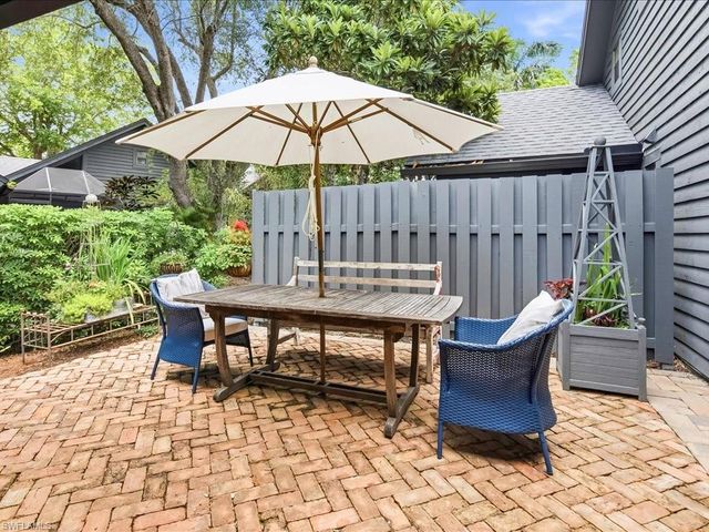 1337 Solana RD, Naples, FL 34103