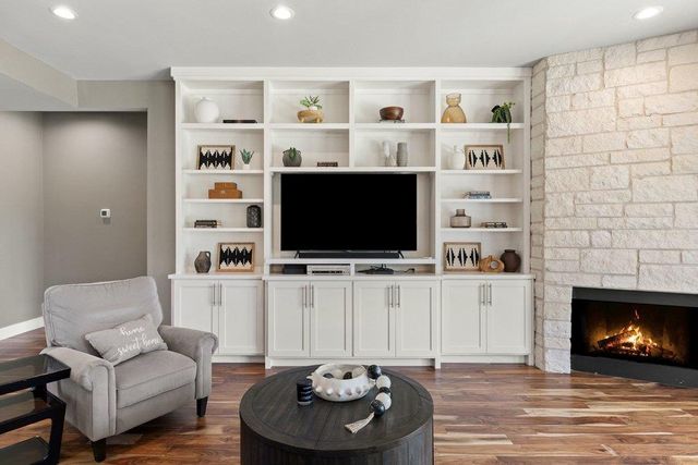 409 Dos Lagos, Dripping Springs, TX 78620