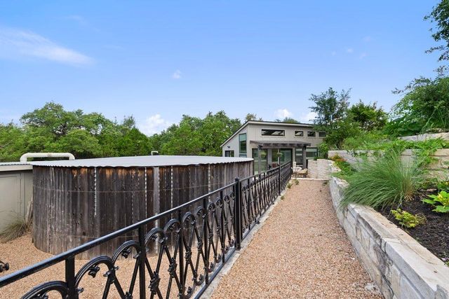 409 Dos Lagos, Dripping Springs, TX 78620