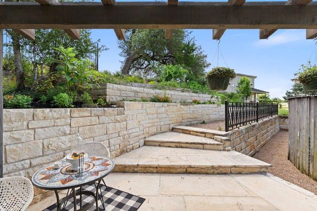 409 Dos Lagos, Dripping Springs, TX 78620