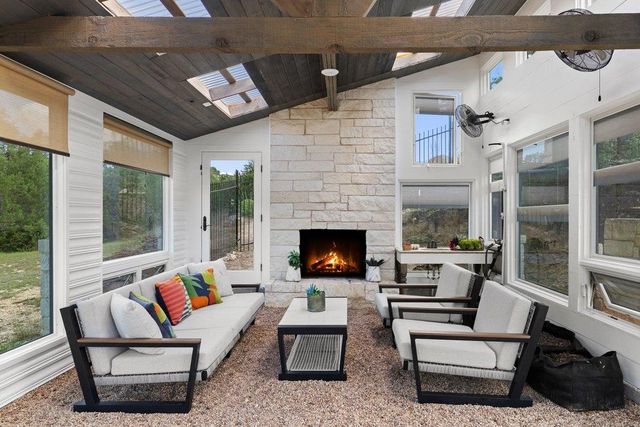 409 Dos Lagos, Dripping Springs, TX 78620