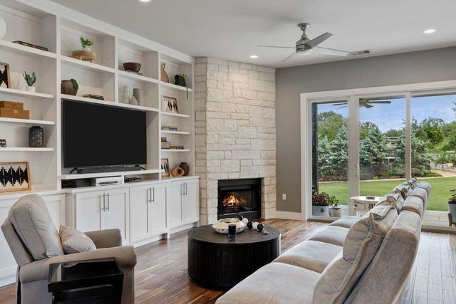 409 Dos Lagos, Dripping Springs, TX 78620