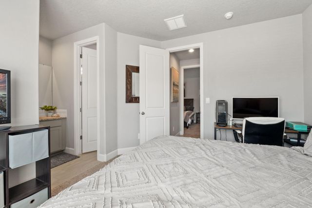 9116 Cambrils Drive NW, Albuquerque, NM 87114