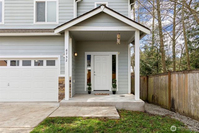 6752 Takota Place NE, Bremerton, WA 98311