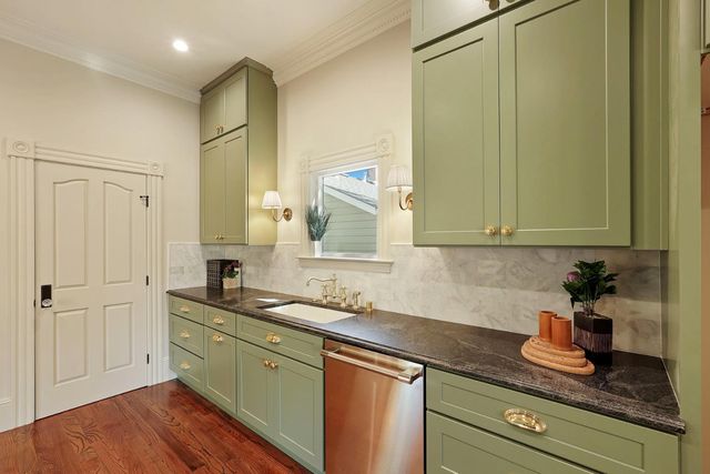1402 51st St, Sacramento, CA 95819