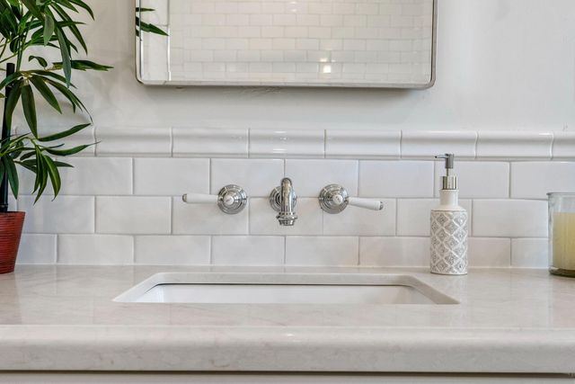1402 51st St, Sacramento, CA 95819