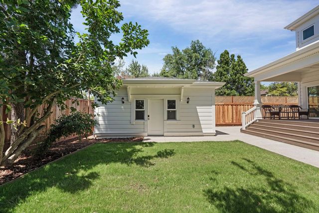 1402 51st St, Sacramento, CA 95819