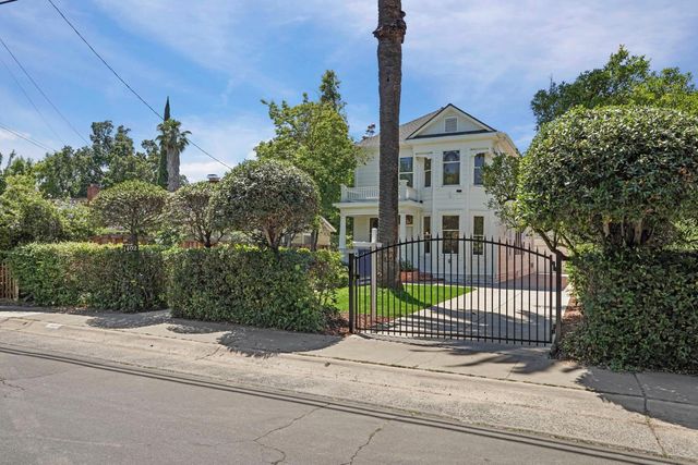 1402 51st St, Sacramento, CA 95819