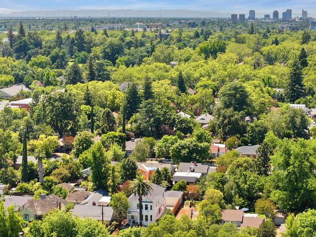 1402 51st St, Sacramento, CA 95819