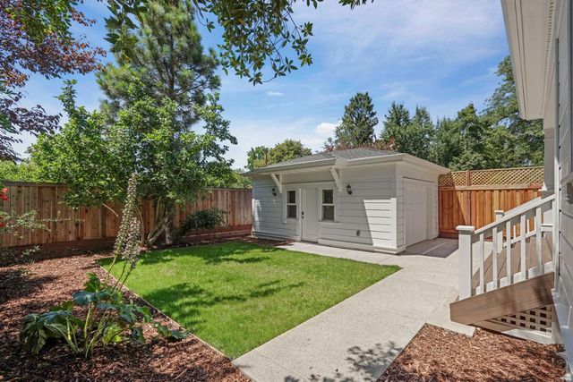 1402 51st St, Sacramento, CA 95819
