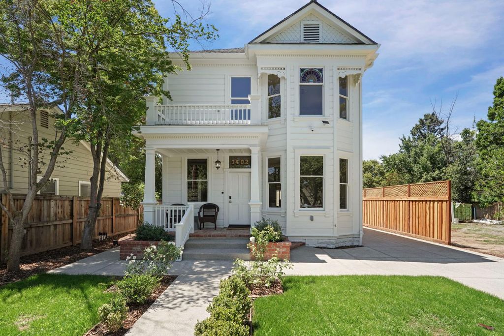 1402 51st St, Sacramento, CA 95819