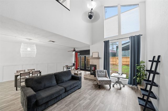 3226 Poe Drive, Montgomery, TX 77356