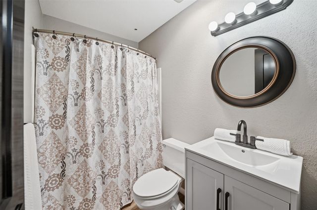 3226 Poe Drive, Montgomery, TX 77356