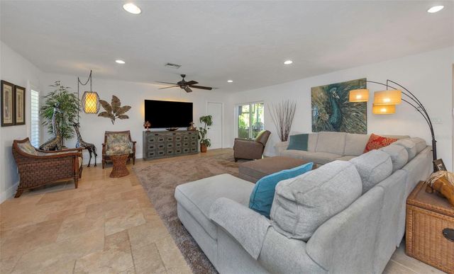 1437 COUNTRY CLUB RD N ROAD N COUNTRY CLUB RD N, St Petersburg, FL 33710