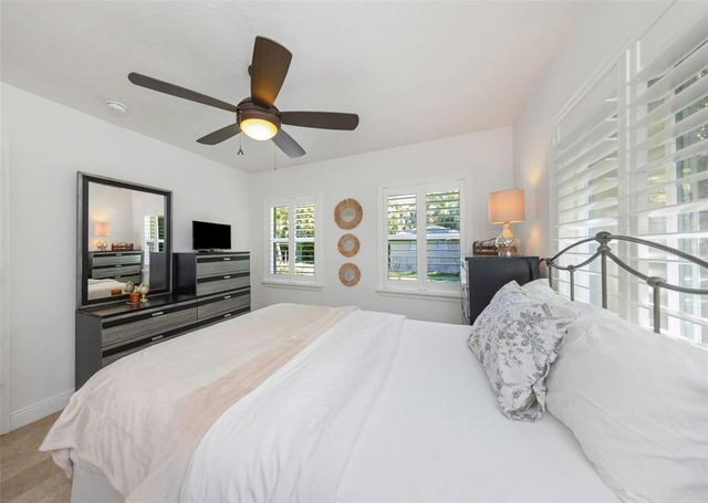 1437 COUNTRY CLUB RD N ROAD N COUNTRY CLUB RD N, St Petersburg, FL 33710