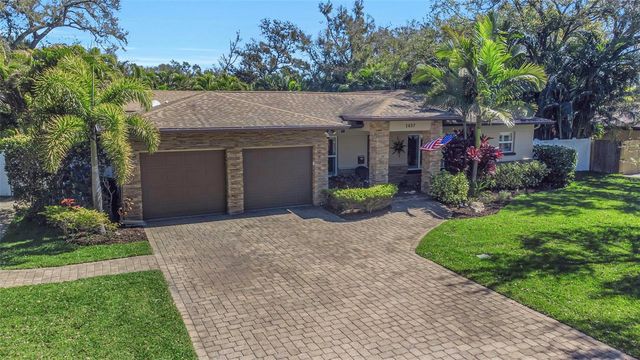 1437 COUNTRY CLUB RD N ROAD N COUNTRY CLUB RD N, St Petersburg, FL 33710