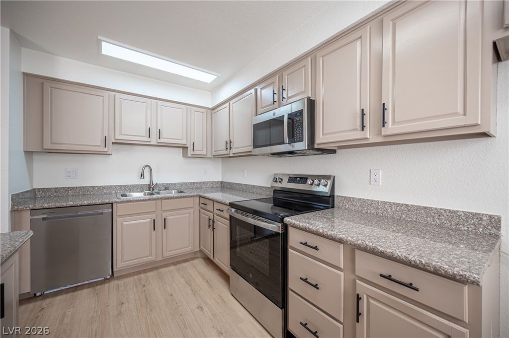 4381 Alexis Drive 332, Las Vegas, NV 89103 — photo 2