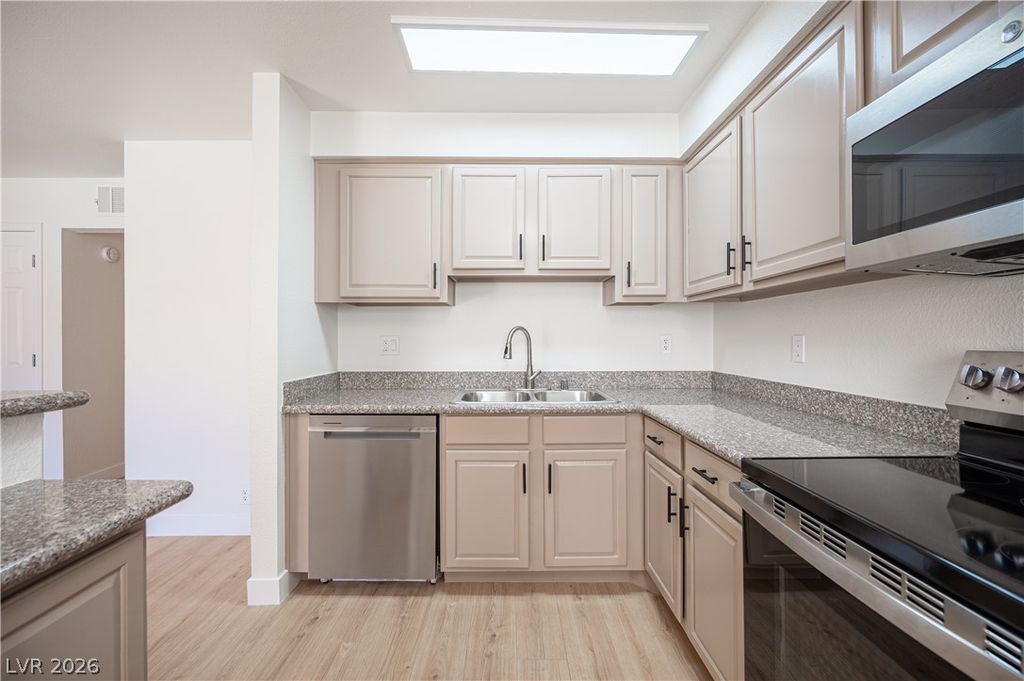 4381 Alexis Drive 332, Las Vegas, NV 89103 — photo 3