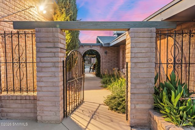 1520 Rayos De Luna, Las Cruces, NM 88007