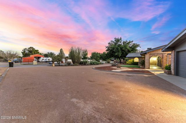 1520 Rayos De Luna, Las Cruces, NM 88007