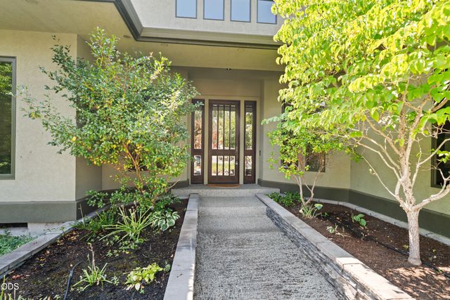 938 St Andrews Way, Eagle Point, OR 97524