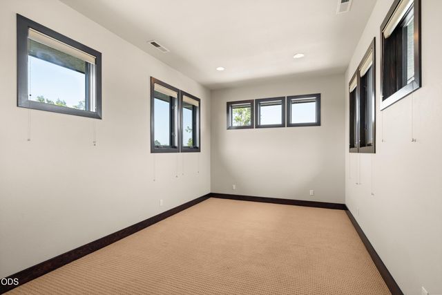 938 St Andrews Way, Eagle Point, OR 97524