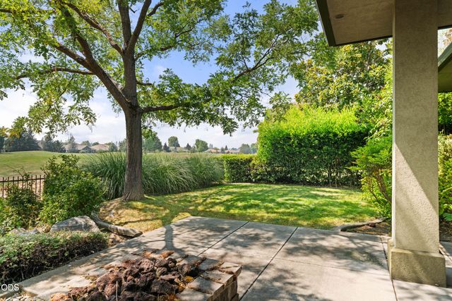 938 St Andrews Way, Eagle Point, OR 97524