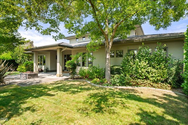 938 St Andrews Way, Eagle Point, OR 97524