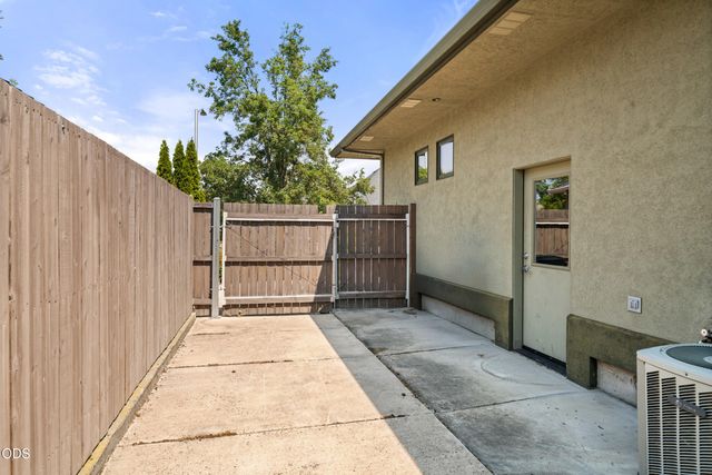 938 St Andrews Way, Eagle Point, OR 97524