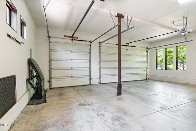 938 St Andrews Way, Eagle Point, OR 97524