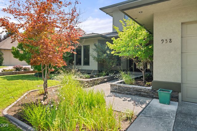 938 St Andrews Way, Eagle Point, OR 97524