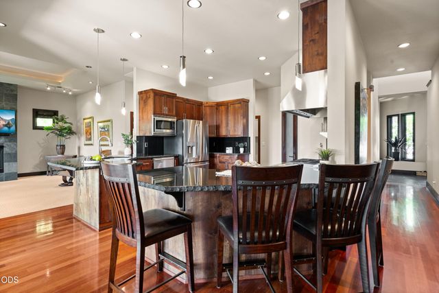 938 St Andrews Way, Eagle Point, OR 97524