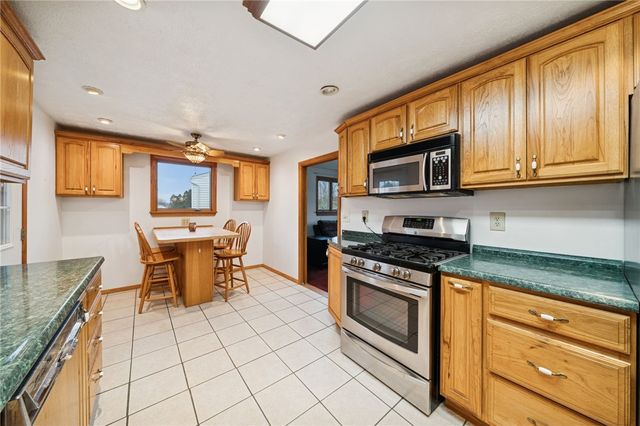 201 QUAIL DRIVE, Hempfield Twp, PA 15601