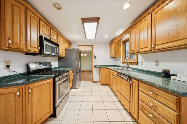 201 QUAIL DRIVE, Hempfield Twp, PA 15601