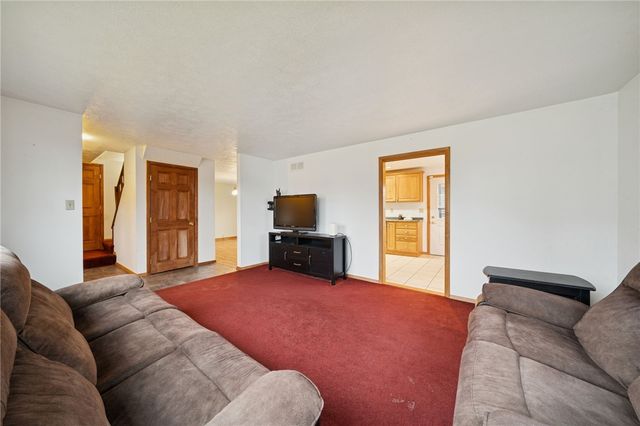 201 QUAIL DRIVE, Hempfield Twp, PA 15601