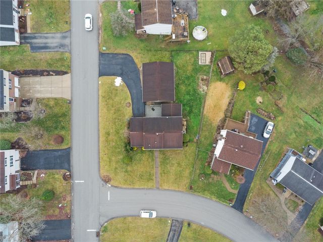 201 QUAIL DRIVE, Hempfield Twp, PA 15601