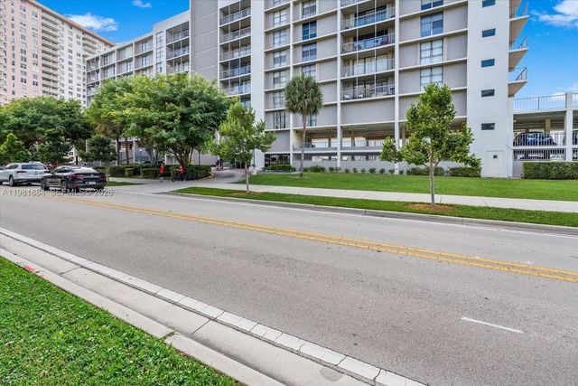17500 N BAY RD S-707, Sunny Isles Beach, FL 33160