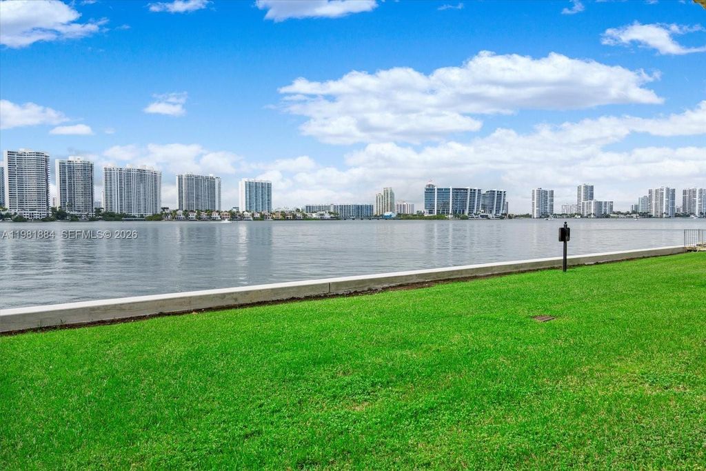 Image 2 of property listing at 17500 N BAY RD S-707, Sunny Isles Beach, FL 33160