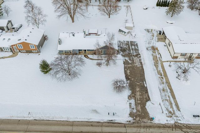 25326 W Loomis ROAD, Waterford, WI 53185